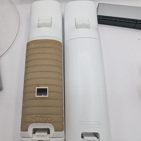 Wii console RVL-001 bundle white with 2 games - TESTED - Picture 3 of 6